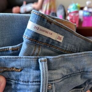 Levi’s 312 Shaping Slim